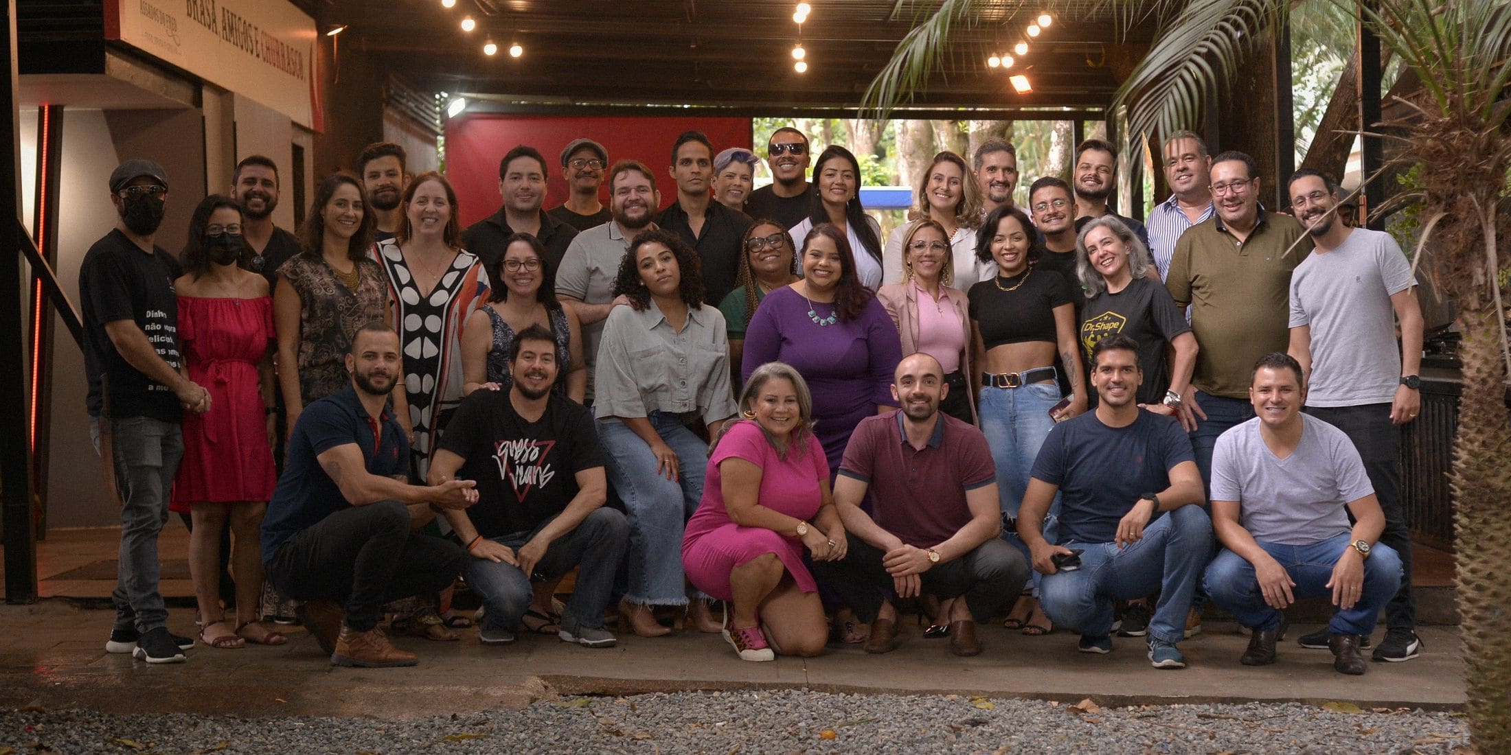 Foto de grupo de um dos almoços de empresários que deram origem ao ALTUM
